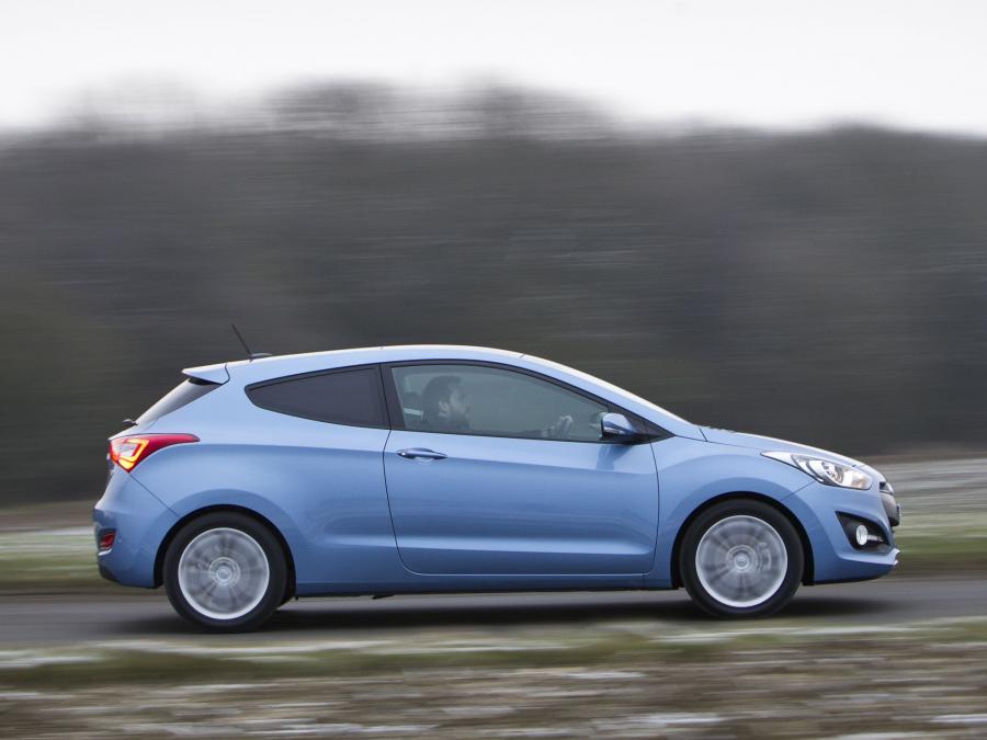 Hyundai i30 3-Door 2013 года  (UK) (фото 2 из 16)